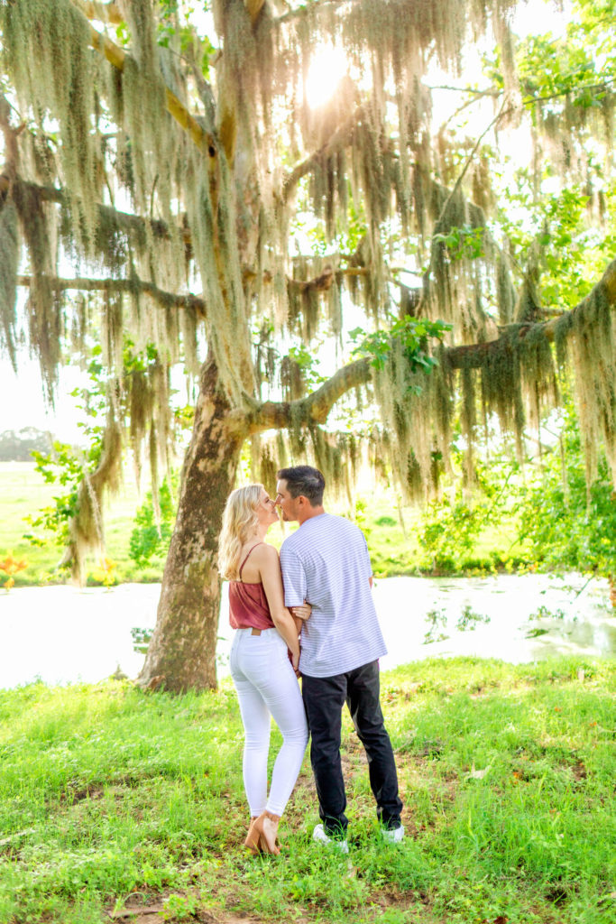 6 Engagement Outfit Tips to Nail Your Session | IndyPop Photo | Engagement Outfit Inspiration | Texas Engagement Photos | via indypopphoto.com