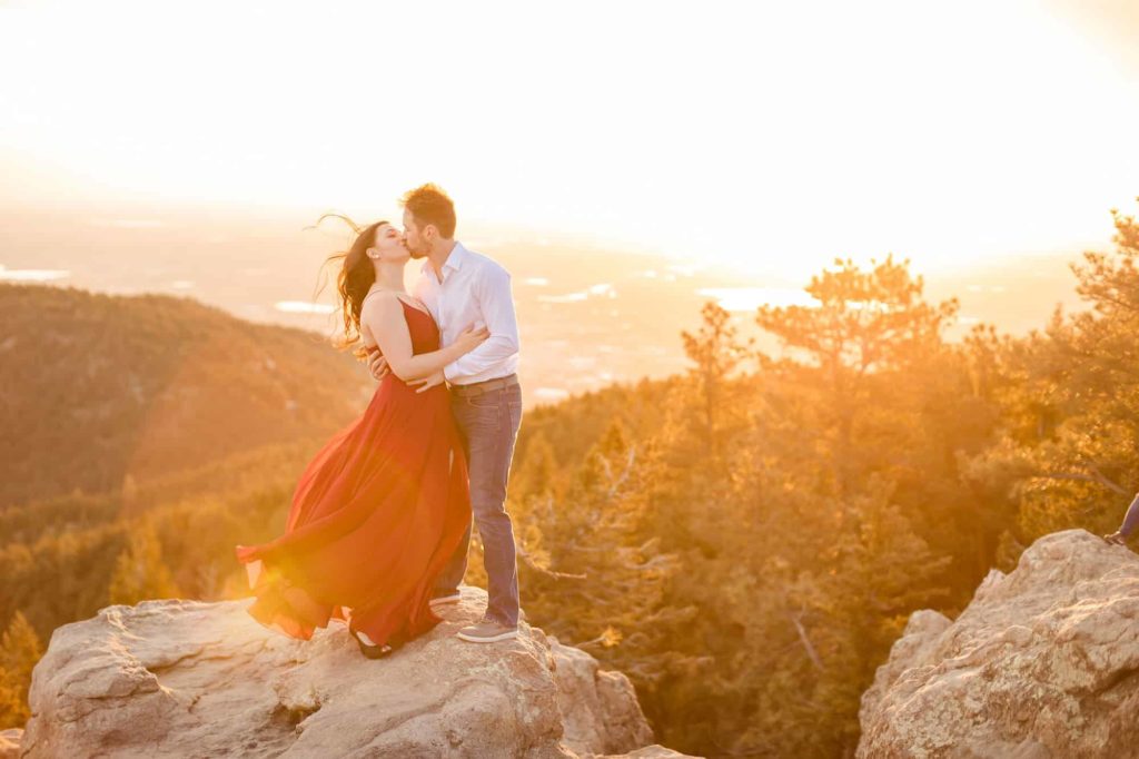 6 Engagement Outfit Tips to Nail Your Session | IndyPop Photo | Texas and Colorado Wedding and Elopement Photographer | Engagement Outfit Inspiration | Colorado Engagement Photos | via indypopphoto.com