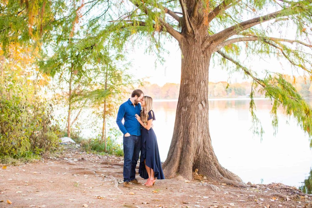 6 Engagement Outfit Tips to Nail Your Session | IndyPop Photo | Texas and Colorado Wedding and Elopement Photographer | Engagement Outfit Inspiration | Texas Engagement Photos | via indypopphoto.com