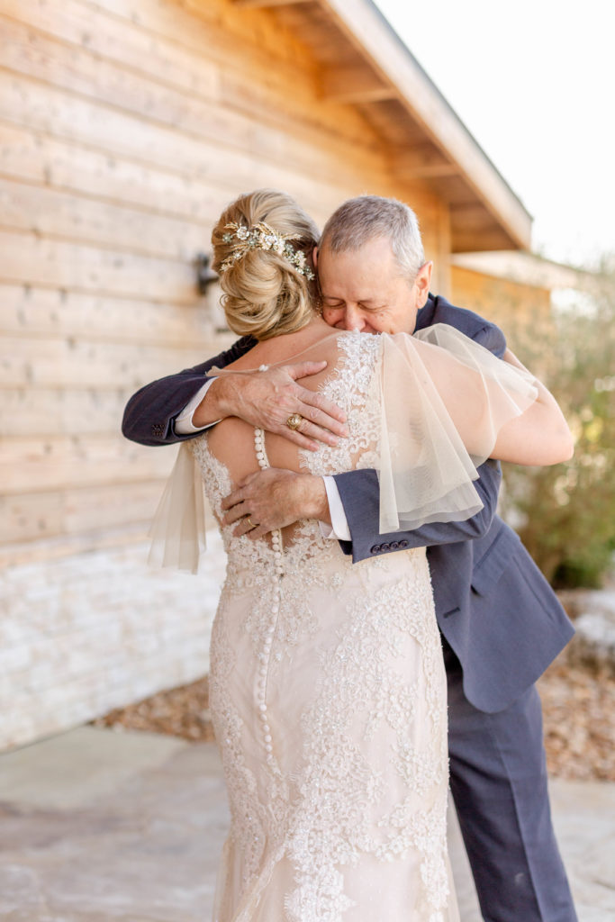 5 Tips for Choosing a Wedding Photographer | IndyPop Photo | Texas and Colorado Wedding Photographer | The Allen Farmhaus | Elopement Photographer | via indypopphoto.com