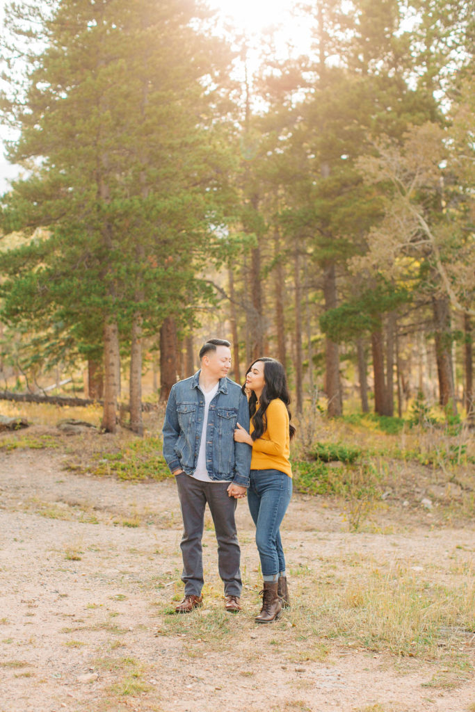 6 Engagement Outfit Tips to Nail Your Session | IndyPop Photo | Texas and Colorado Wedding and Elopement Photographer | Engagement Outfit Inspiration | Lily Lakes Estes Park | Colorado Engagement Photos | via indypopphoto.com