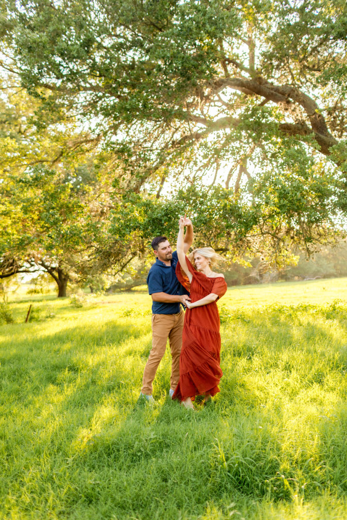 Romantic Engagement Session in Shiner, Texas | Indy Pop Photography | Texas Wedding Photographer | Shiner, Texas | family ranch engagement photos, engagement photo inspo, Texas engagement photos | via indypopphoto.com