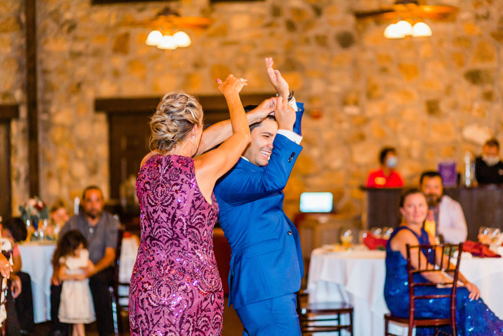 6 Reasons to Hire a Wedding Planner | Wedding Day Reception | Indy Pop Photo | Canyon Springs Golf Course | San Antonio Wedding Photographer | wedding reception, dancing, toasts, wedding planning tips, tips for engaged couples | via indypopphoto.com